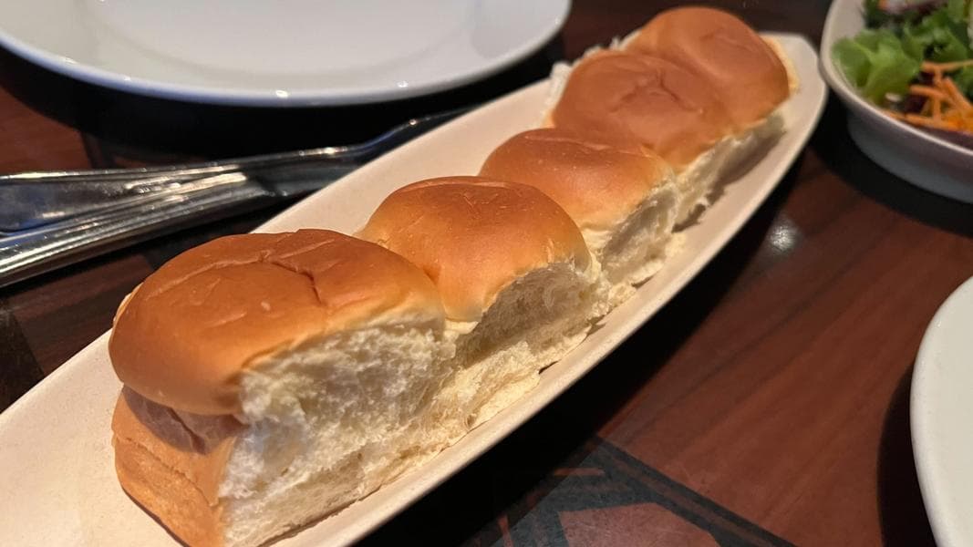 PHOTOS: ‘Ohana at Disney’s Polynesian Village Resort Runs Out of Signature Bread, Replaces with Rolls