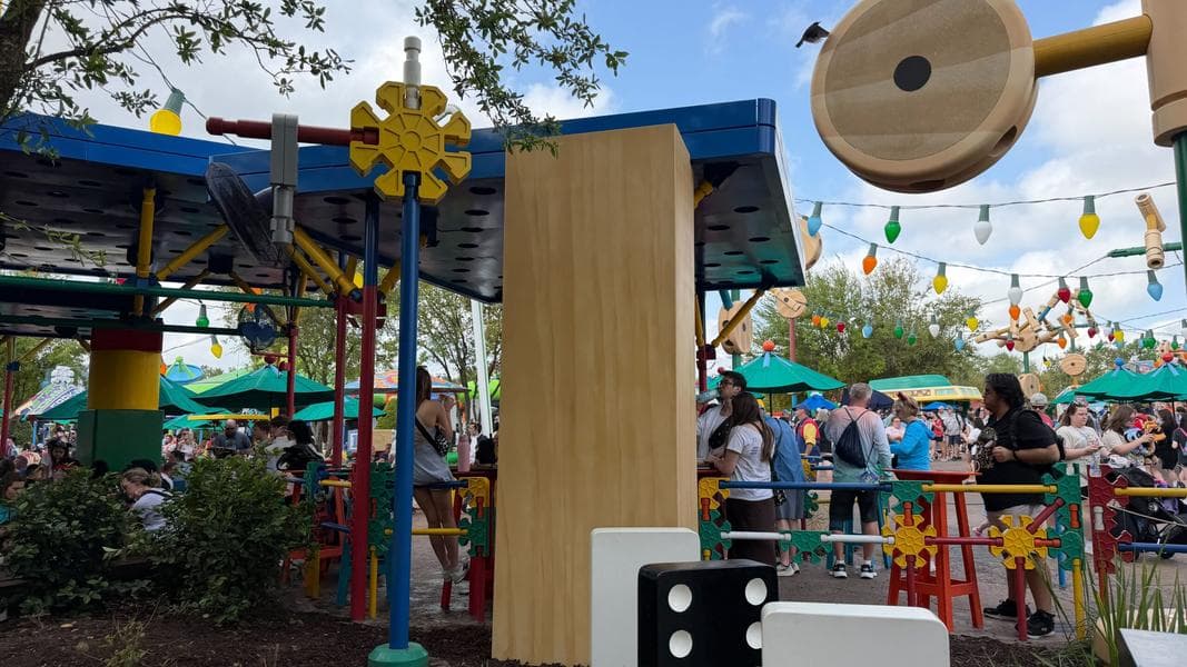 Scrim Partially Removed from Woody’s Lunch Box After More Than 4 Years Since Project Began