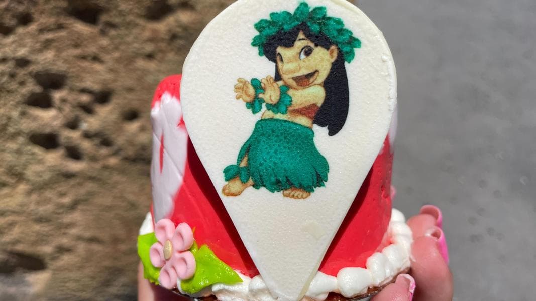 REVIEW: Sugary Sweet Lilo Passionfruit Mini Cake From Disney’s Polynesian Village Resort