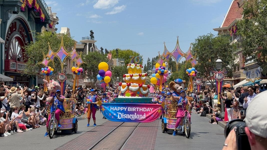 PHOTOS, VIDEO: Disneyland Celebrates 70th Birthday With Special Cavalcade