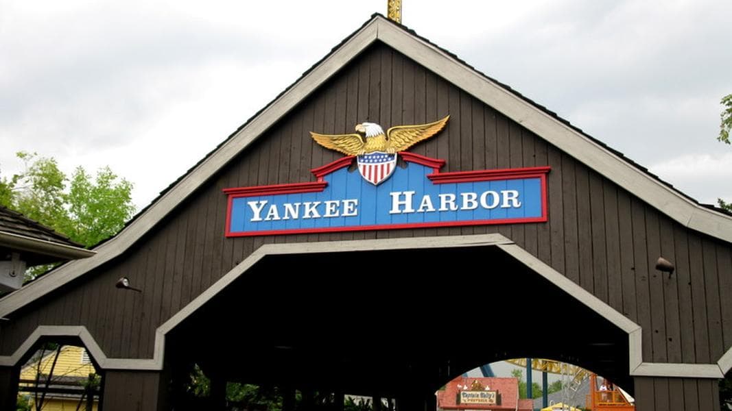 Trip Report: Rainy Day at Six Flags Great America, Part 1