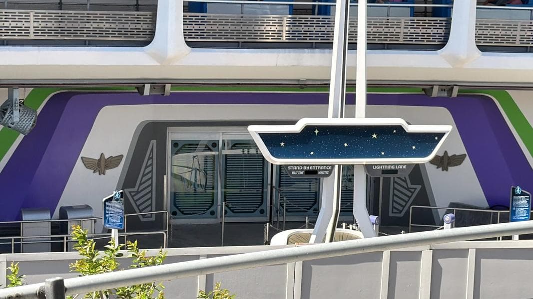 External Paintwork Complete on Buzz Lightyear’s Space Ranger Spin