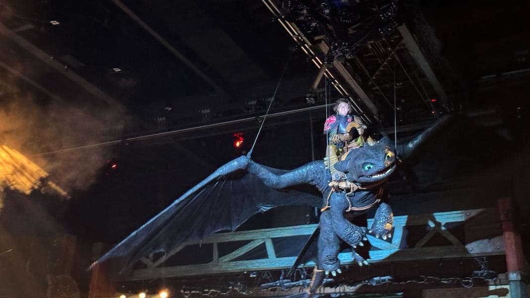 PHOTOS, VIDEO: ‘The Untrainable Dragon’ Stage Show at How to Train Your Dragon – Isle of Berk in Epic Universe