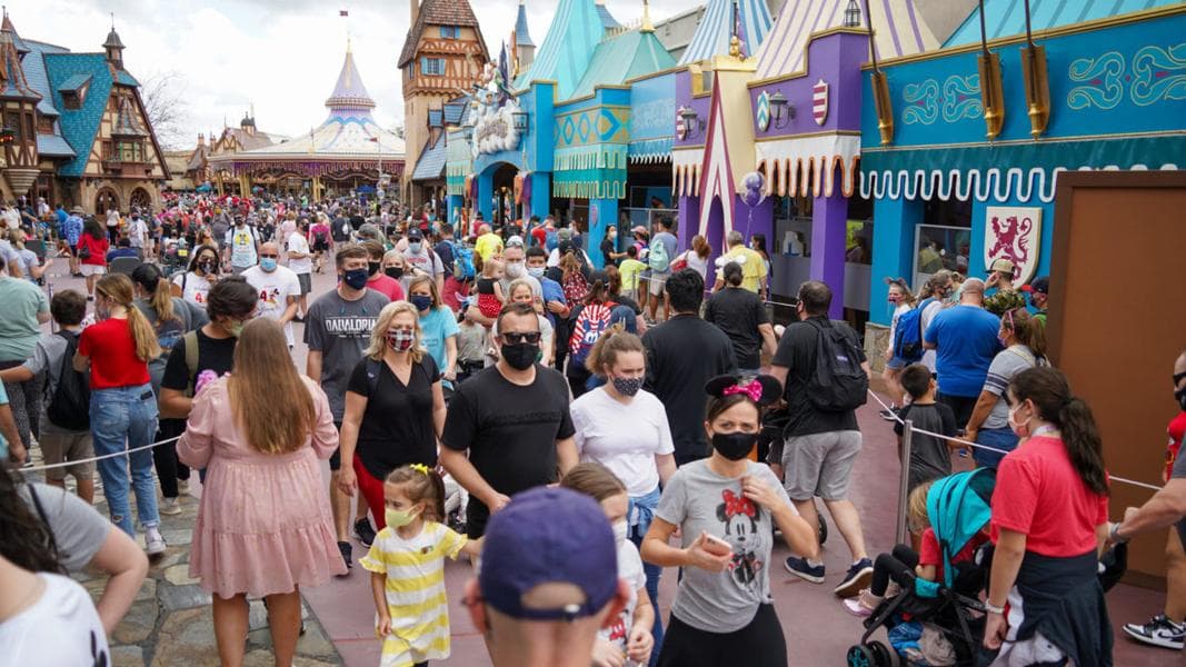 PHOTO REPORT: Magic Kingdom 2/14/21 (Large Crowds and Long Waits Return for Holiday Weekend, Downtime for Multiple Attractions, Lack of Construction Progress, and More)