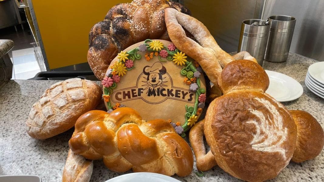 Chef Mickey’s Adds Croissant Beignets to Breakfast Menu and More Updates