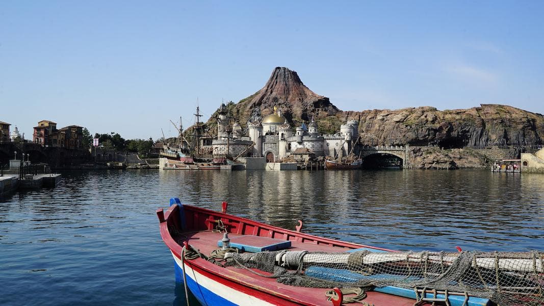PHOTO REPORT: Tokyo DisneySea 3/1/21 (Zero Crowds, Aquatopia Refurbishment, Projection Mapping Equipment Installed, & More!)