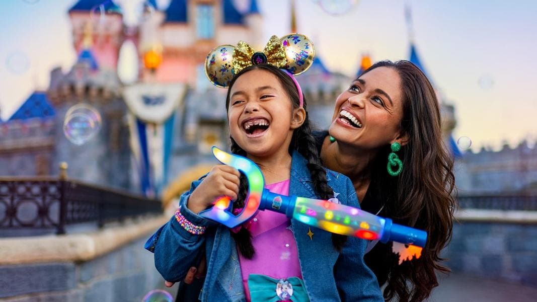 Full Details of Key to Disneyland Interactive Experience Featuring Trading Pins