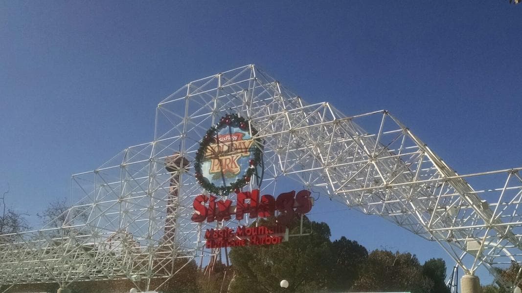 Six Flags Magic Mountain Holiday in the Park 2015