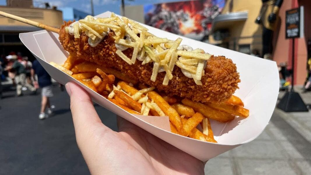REVIEW: ‘The Last of Us’ Cordyceps Corn Dog at Halloween Horror Nights 2023 in Universal Studios Hollywood