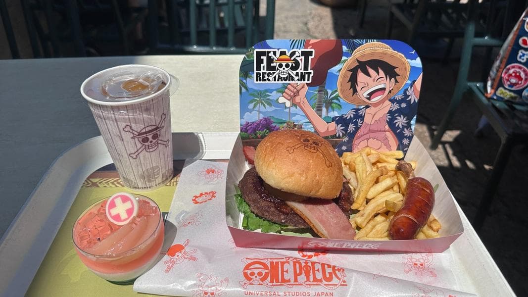 REVIEW: Limited-Time ONE PIECE Luffy’s Stamina Beef Burger and Chopper’s Jellied Peach at Universal Studios Japan