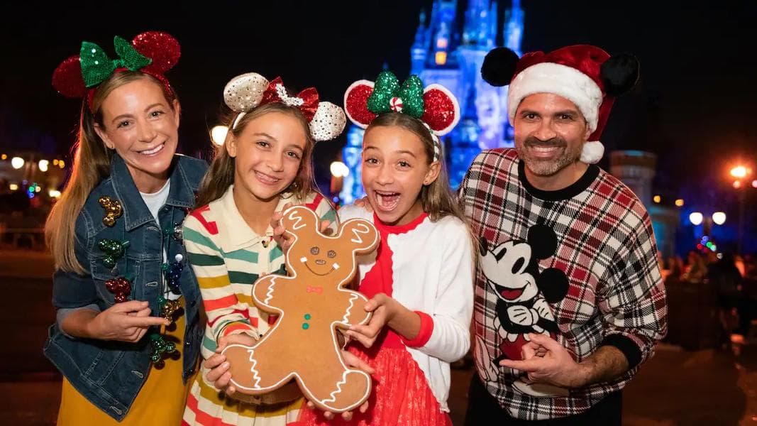 2022 Holiday Magic Shots and Photo Ops Available at Walt Disney World Resort