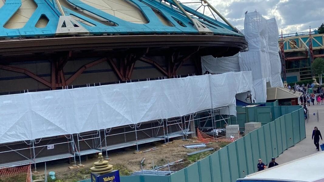 Scaffolding and Tarps Erected at Star Wars Hyperspace Mountain