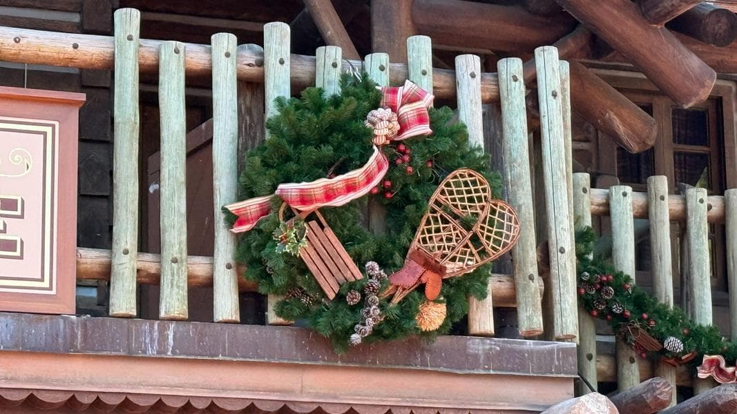 Frontierland & Liberty Square Christmas Decorations Arrive at Magic Kingdom
