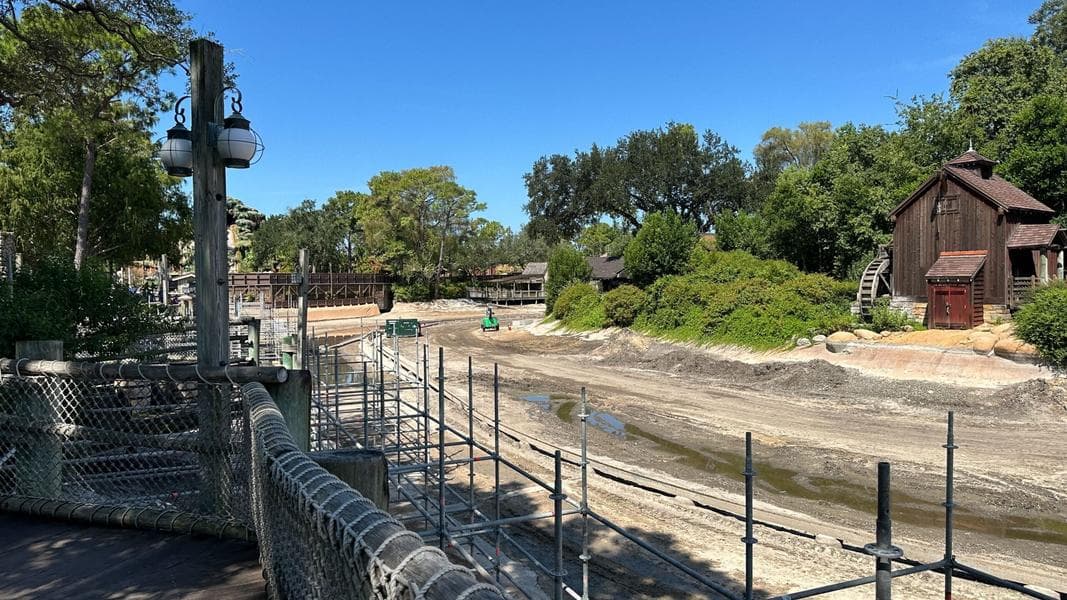 Rivers of America Construction Update: More Concrete, Scrim, and Scaffolding
