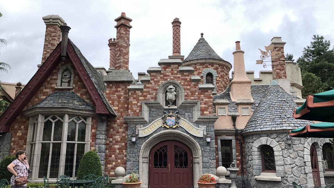 Toad Hall Restaurant Reopens at Disneyland Paris, Adds Vegan Fish Option to Menu