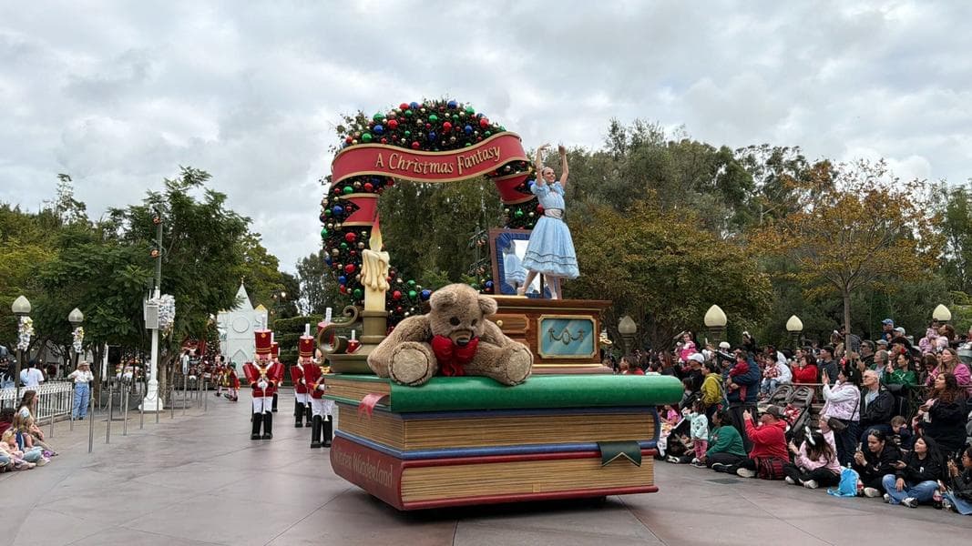 A Christmas Fantasy Parade Returns to Disneyland for 2025