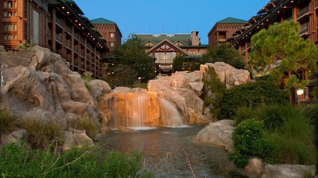 Wilderness Lodge Experiencing Multi-Day Air Conditioning Outage During Heat Advisory, Restaurant Reservations Unavailable