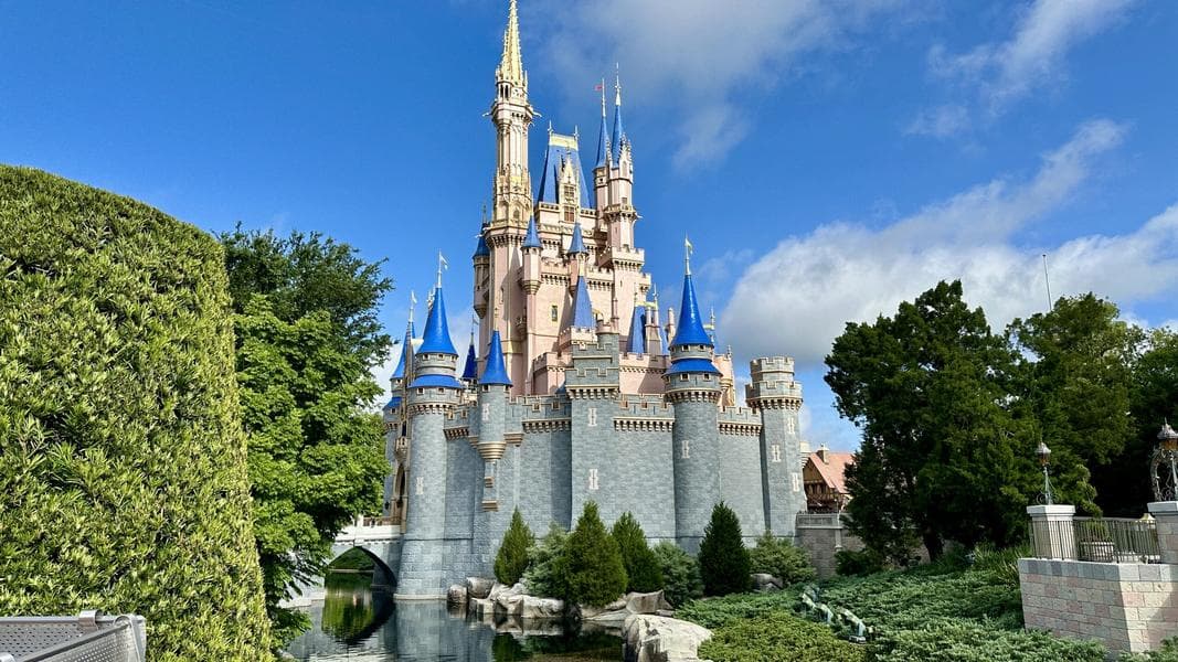 PHOTO REPORT: Magic Kingdom 6/11/2025 (Character Sightings, Delicious Chocolate Treat, and More Fun in the Park)