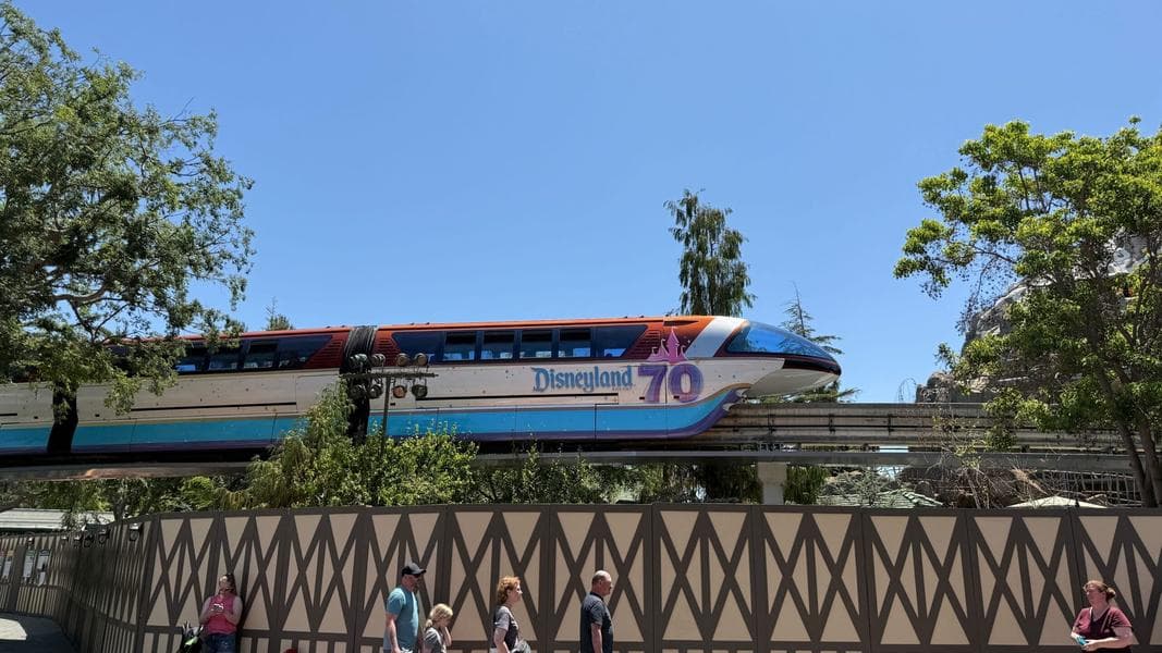 REMINDER: Disneyland Monorail Closing for Refurbishment