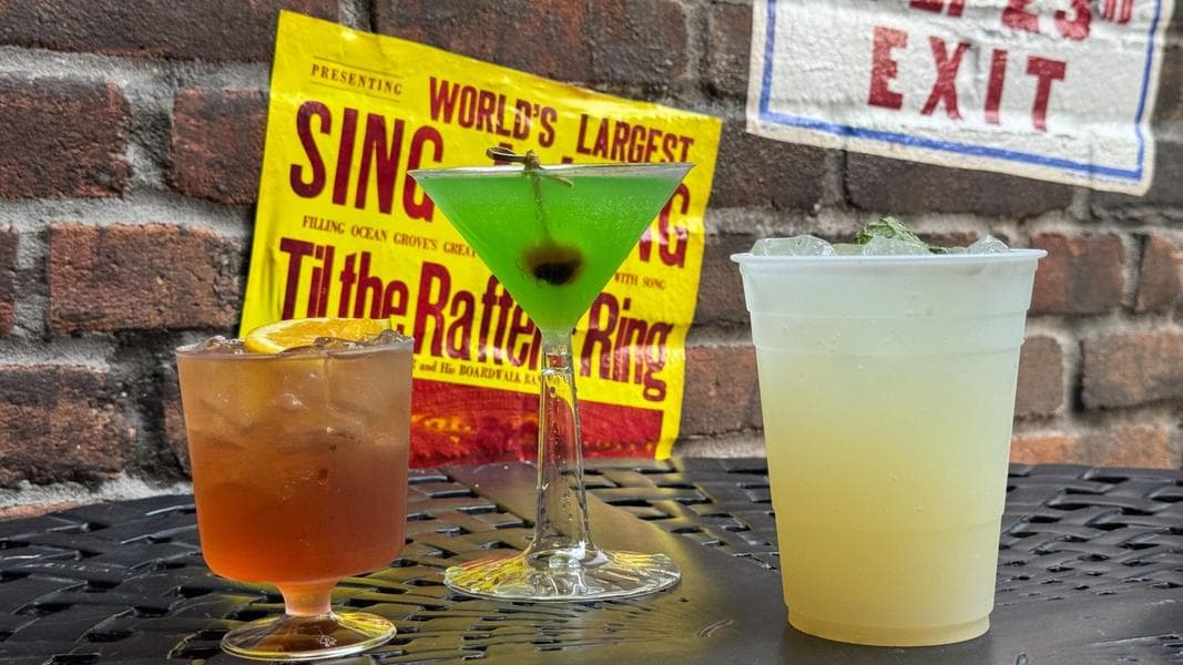 Toxic Twenties or Toxic Drinks at the Black Cat Lounge for Halloween Horror Nights 2025