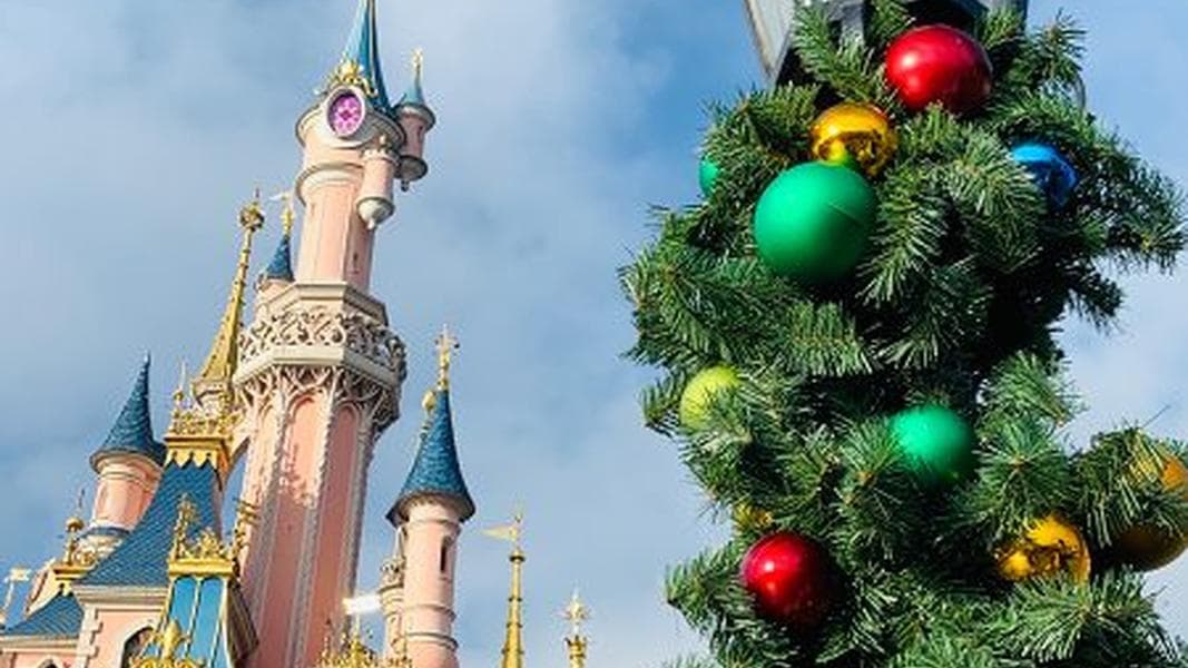 REVIEW: Holiday Treats From Enchanted Christmas Celebration at Disneyland Paris!