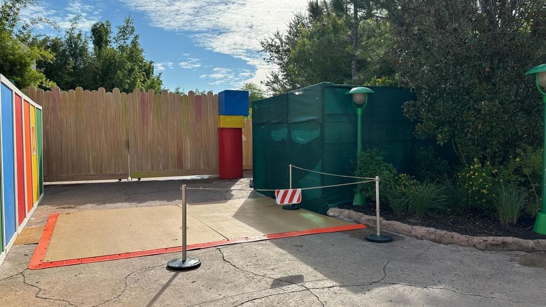 Scrim Added and Construction Walls Removed from Pathway Between Star Wars: Galaxy’s Edge and Toy Story Land at Hollywood Studios