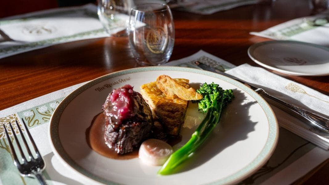 Nordic Crowns Tavern & Regal View Restaurant & Lounge Menus Revealed for Disney Adventure World