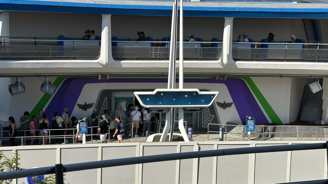 Star Command Logo Added to Buzz Lightyear’s Space Ranger Spin Entrance