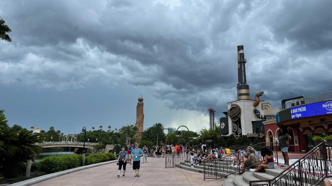 PHOTO REPORT: Universal Orlando Resort 7/12/21 (“Welcome to Scarey” HHN Facade, “Free Wand” Promotion Returns with Price Increase, Crowds, and More)