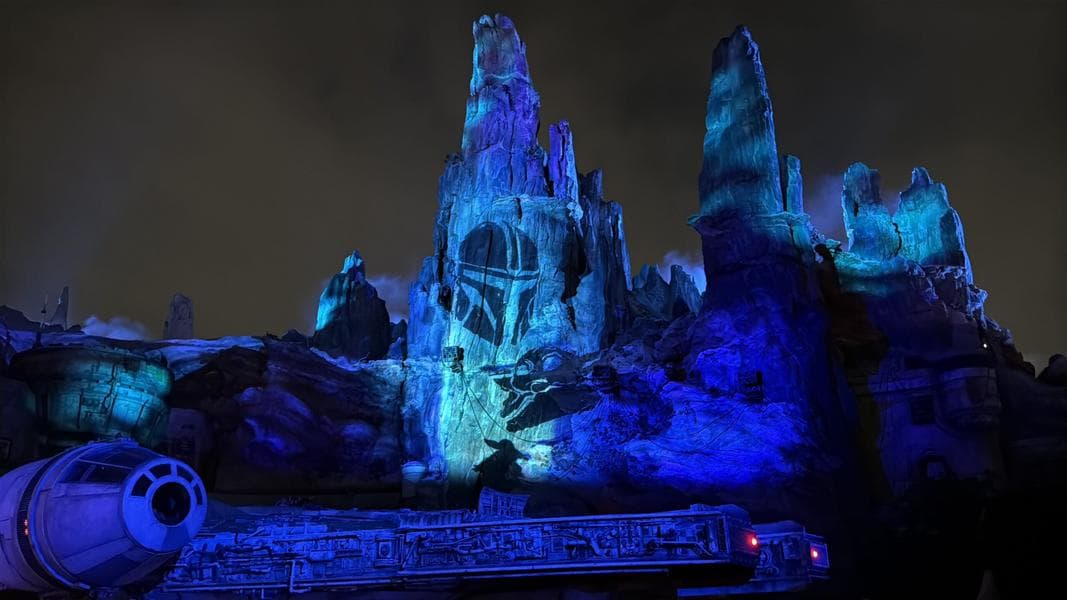 VIDEO: ‘The Curious Child’ Projection Show Inspired by ‘The Mandalorian and Grogu’ Debuts at Disneyland