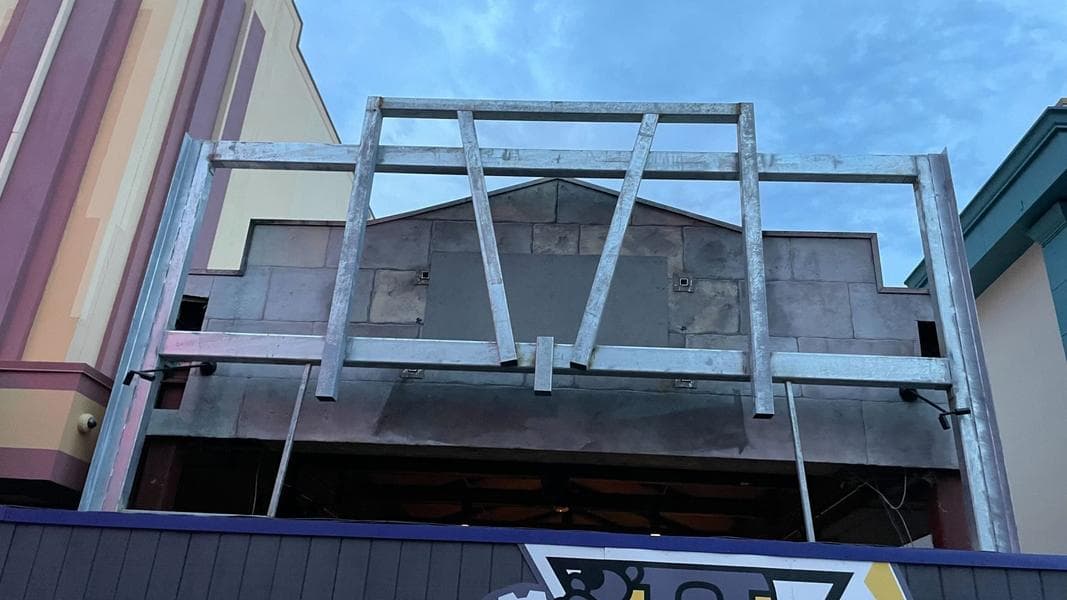 More Steel Framing Added to the Former Entrance of Shrek 4-D for ‘Villain-Con’ at Universal Studios Florida