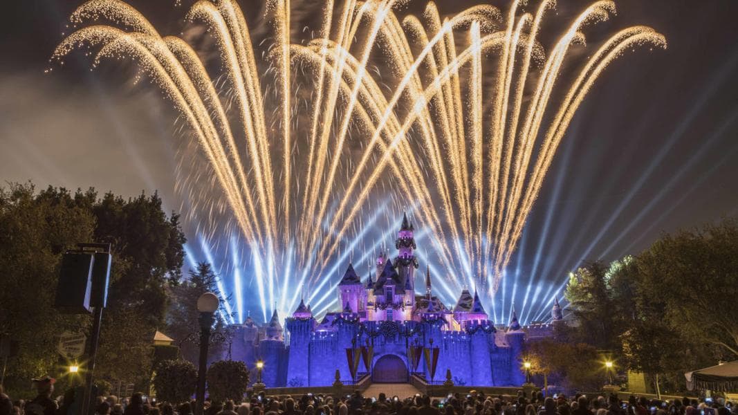 Showtimes Released for 2024 Holiday Entertainment at Disneyland Resort