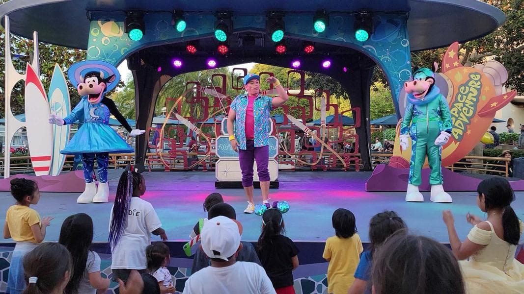 “Stitch’s Interplanetary Beach Party Blast” Returning This May to Disneyland Park