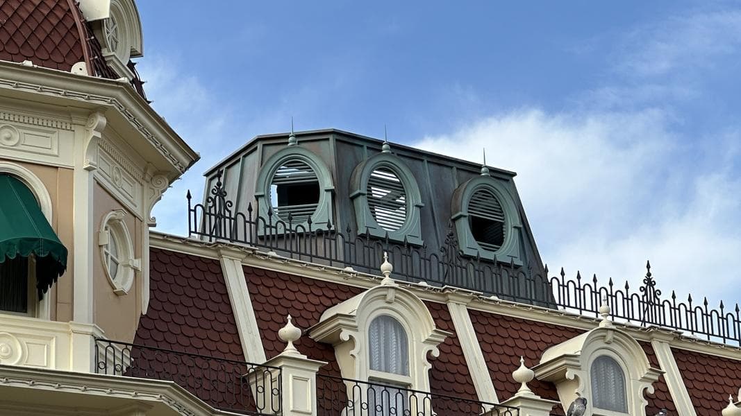 Theming has started to hide the Tales of Magic projectors.