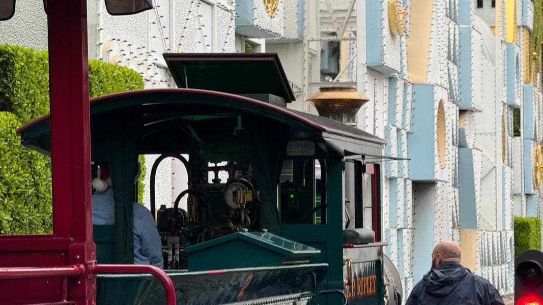 Disneyland Railroad Running 4 Trains for First Time in 6 Years, Water Tower Finally Fixed