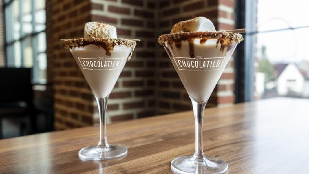 Disney, Take Notes. We’re BEGGING for These 6 AWESOME Theme Park Perks!