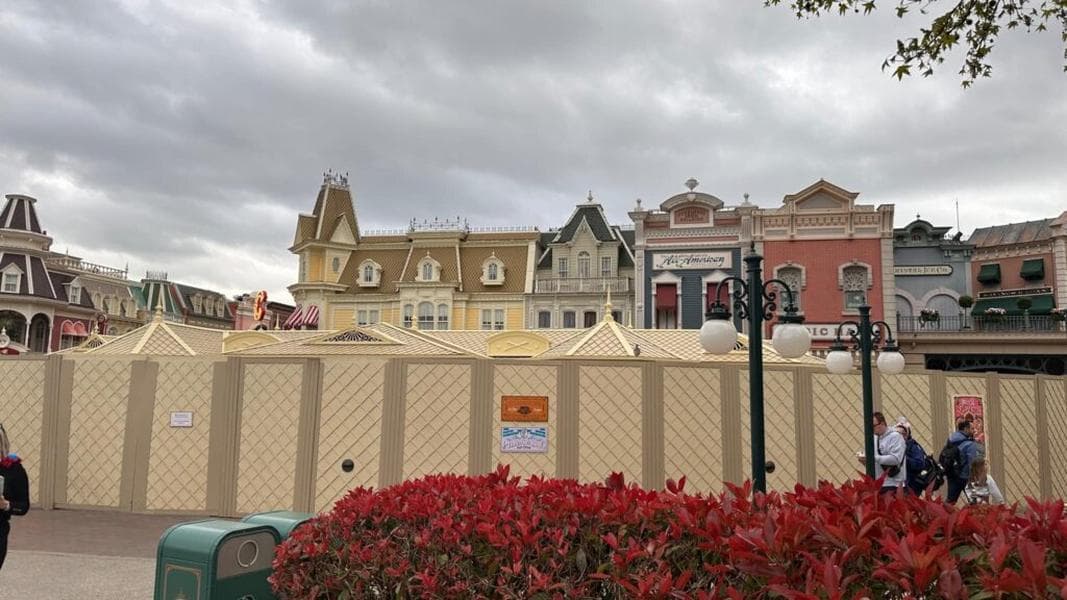 Update on the weatherproofing plan for terraces and waiting lines