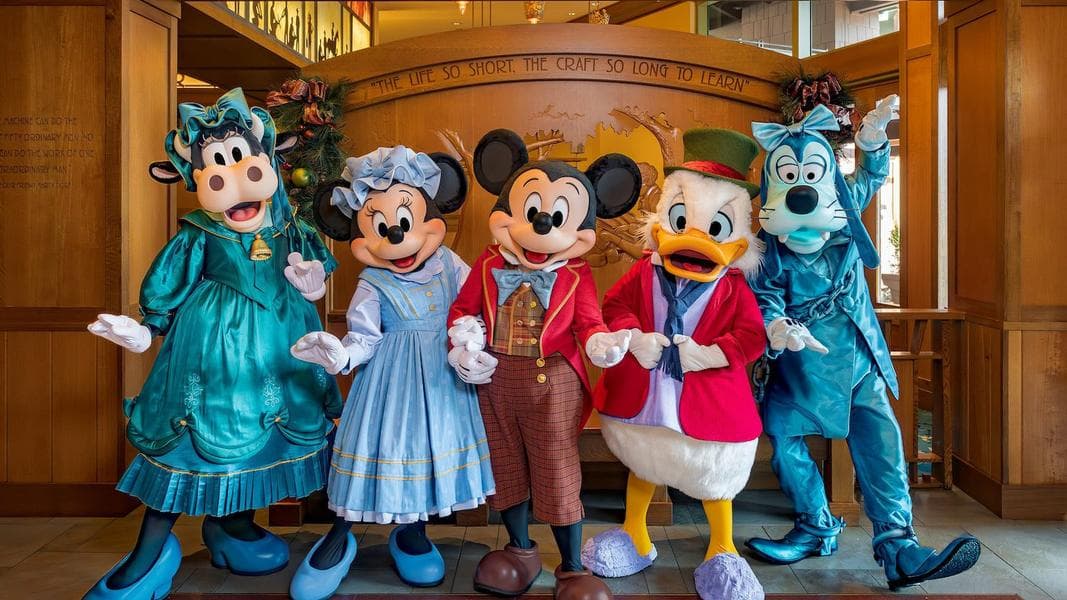 Disneyland Christmas holiday season 2025 guide + what’s new