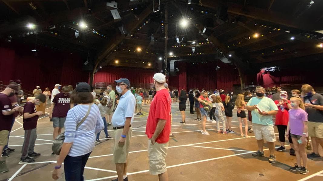 ‘Festival of the Lion King’ theater emptied for Pandora ride queue