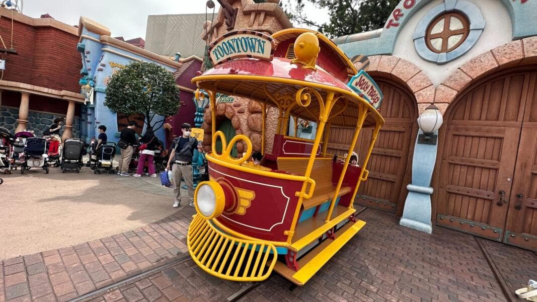PHOTOS: Jolly Trolley Returns to Toontown at Tokyo Disneyland