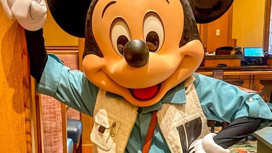 REVIEW: This Hidden Restaurant In Disneyland Is the Best Spot To Meet Mickey and His Pals
