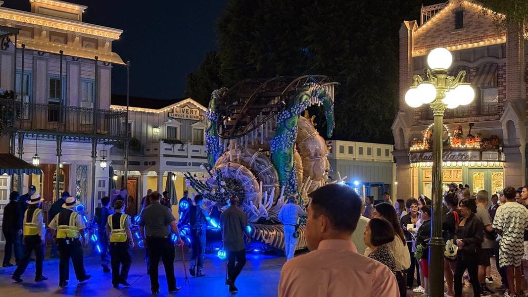 BREAKING: Paint the Night Fire on Parade Float, Evacuated at Disneyland