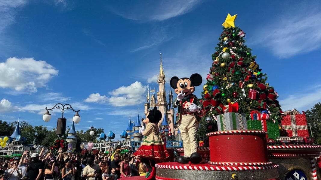 Mickey’s Once Upon a Christmastime Parade Continues Daytime Performances for ABC Holiday Special Filming at Walt Disney World