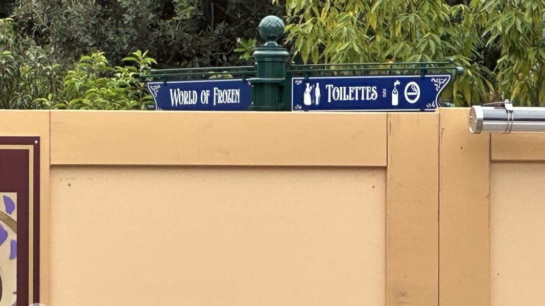 World of Frozen Signage installed on Adventure Way