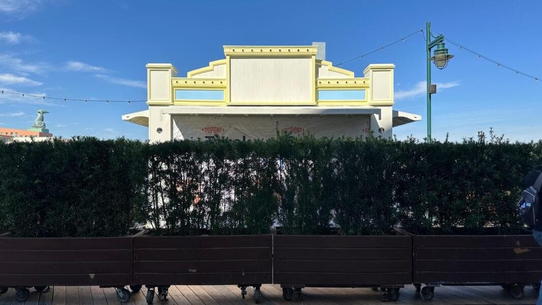 PHOTOS: Blue Ribbon Corn Dogs Stand Prepares for Lighting Installation on Disney’s BoardWalk