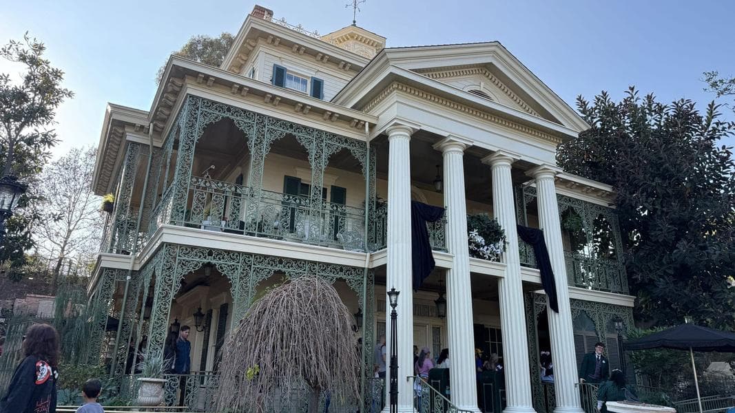 Haunted Mansion Reopens Following Removal of Holiday Overlay at Disneyland