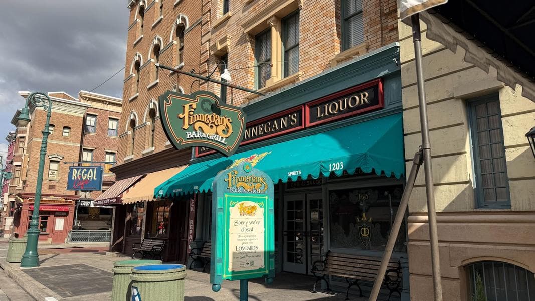 Signage for the Temporary Closure of Finnegan’s Bar & Grill at Universal Studios Now Up