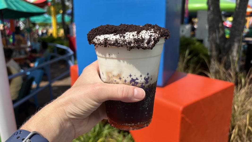 REVIEW: Passholder-Exclusive 'Toy Story 5' Screen Time Swirl Float Now Available at Disney's Hollywood Studios
