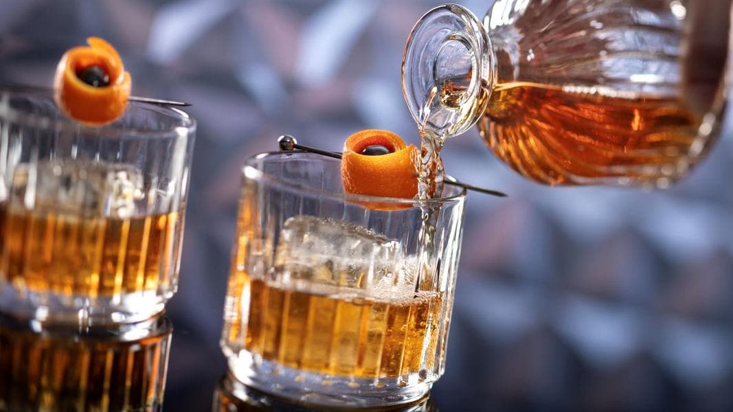 Full Menu (with Prices) for GEO-82 Spaceship Earth Lounge at EPCOT