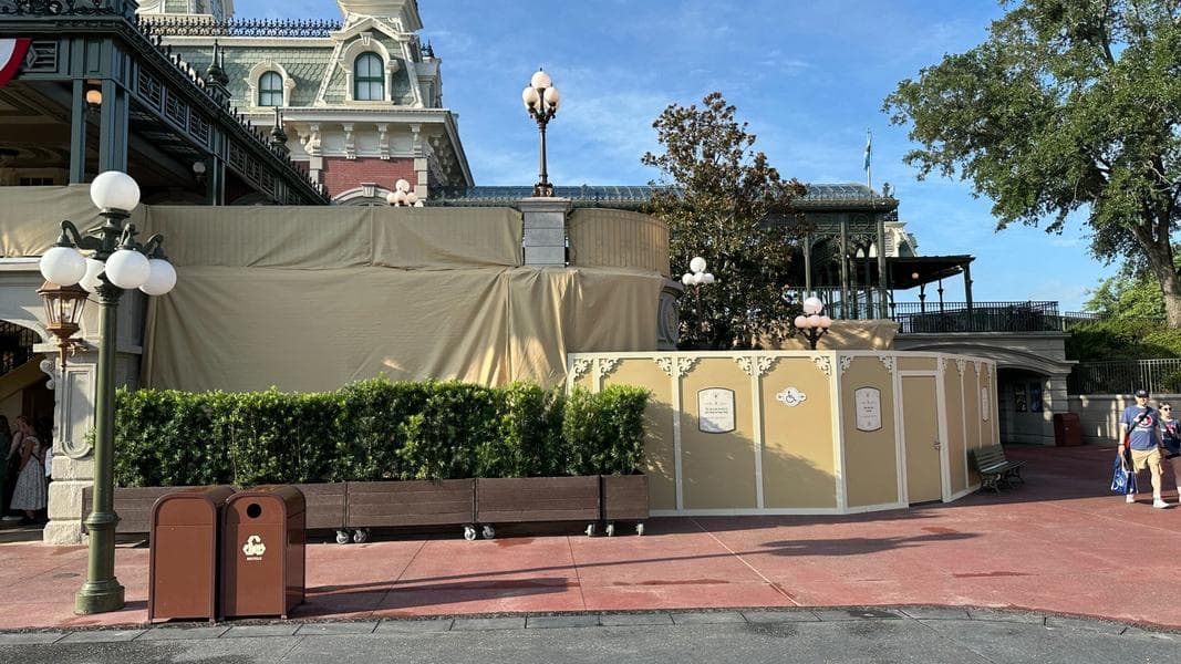 Construction Walls Shifted, New Tiles Added to Main Street Train Station in Magic Kingdom